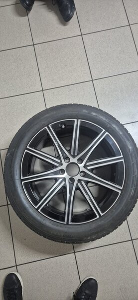Vand set de jante compatibile Mercedes, echipate cu anvelope de iarna in st